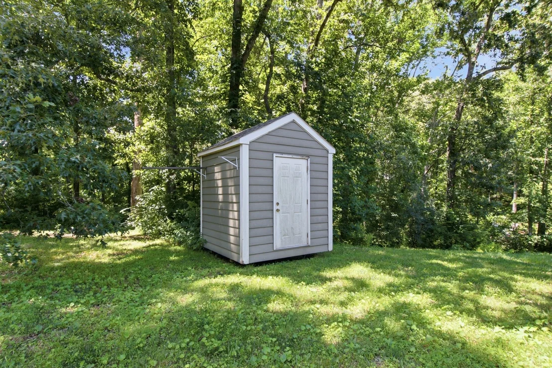 Photo of 7512 Chester Rd