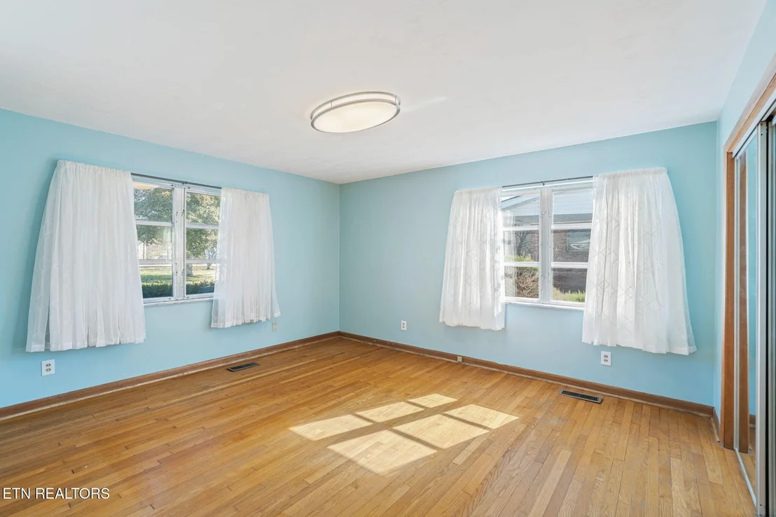 Photo of 7237 Oakmeade Rd