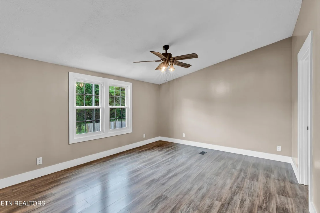 Photo of 102 2nd St