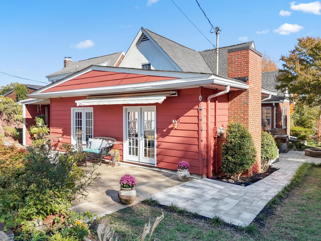 Photo of 643 E Crest Road