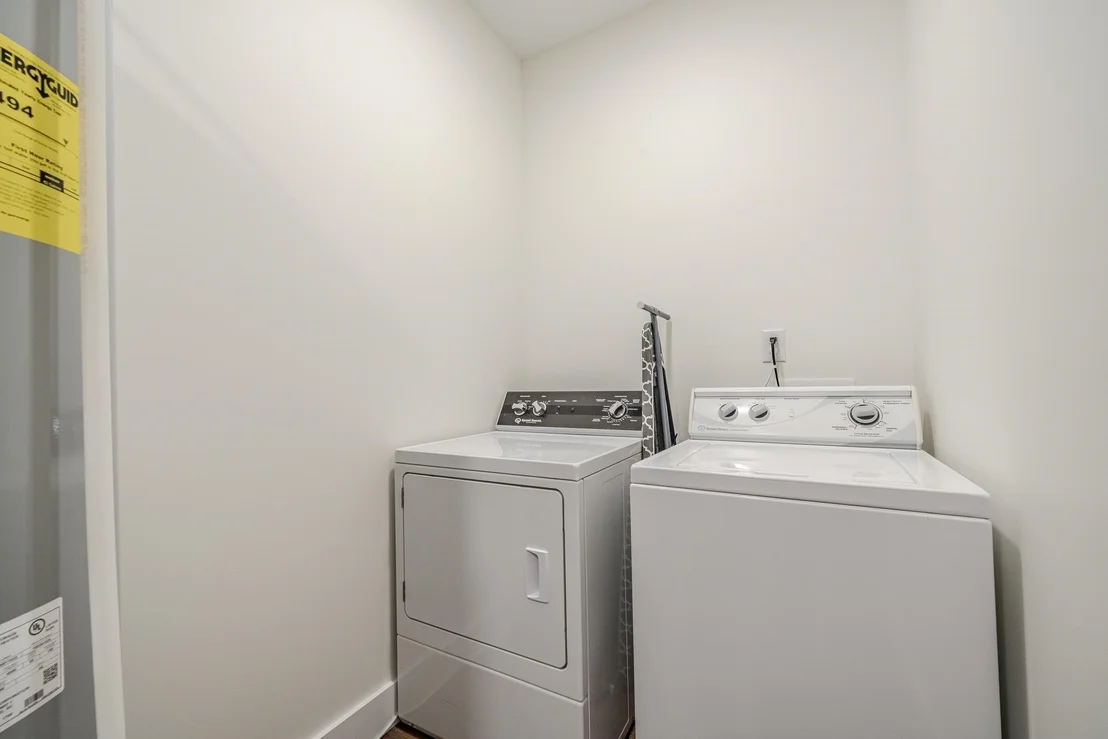 Photo of 395 WEST DR