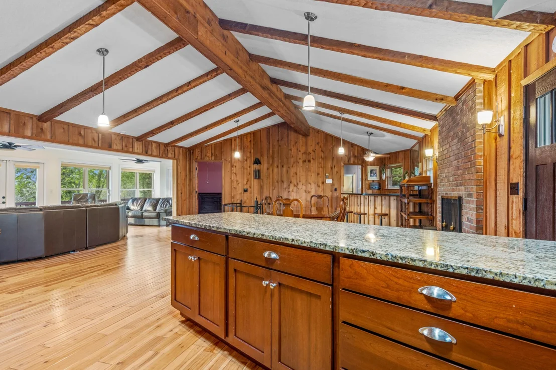 Photo of 979 Clift Cave Road