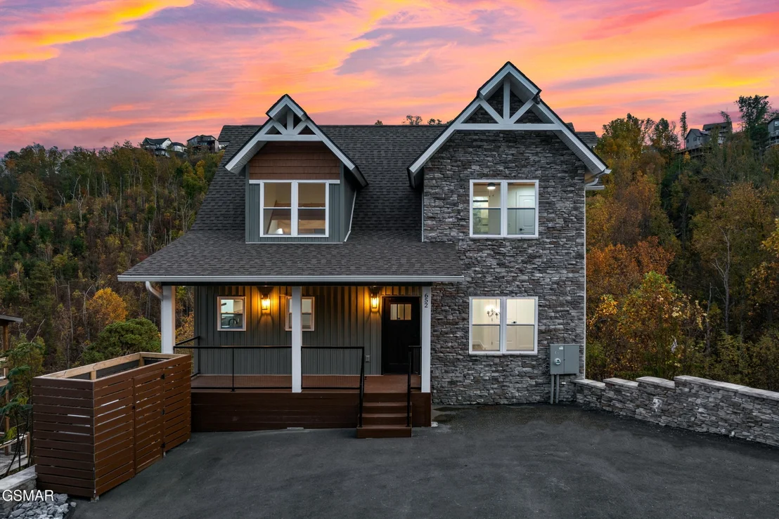 Photo of 652 Pinecrest Drive