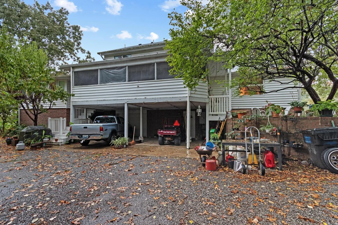 Photo of 225 Blue Springs Blvd