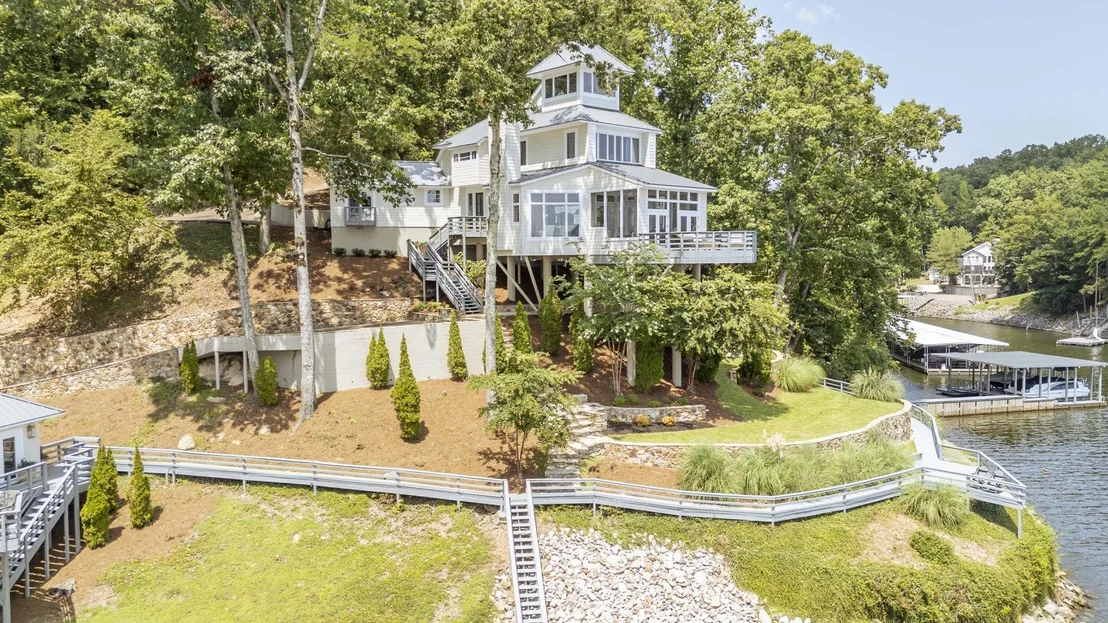 Photo of 199 LAKESHORE LN