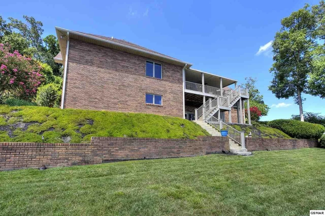 Photo of 952 Holtsinger Drive