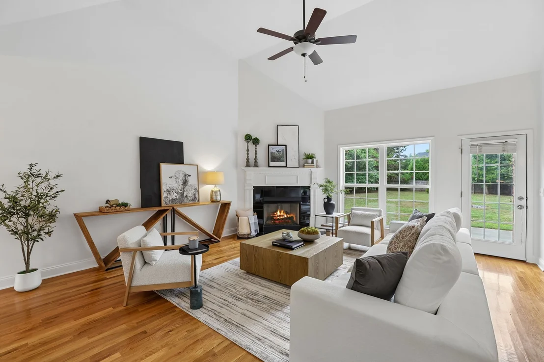 Photo of 1209 Paramount Dr