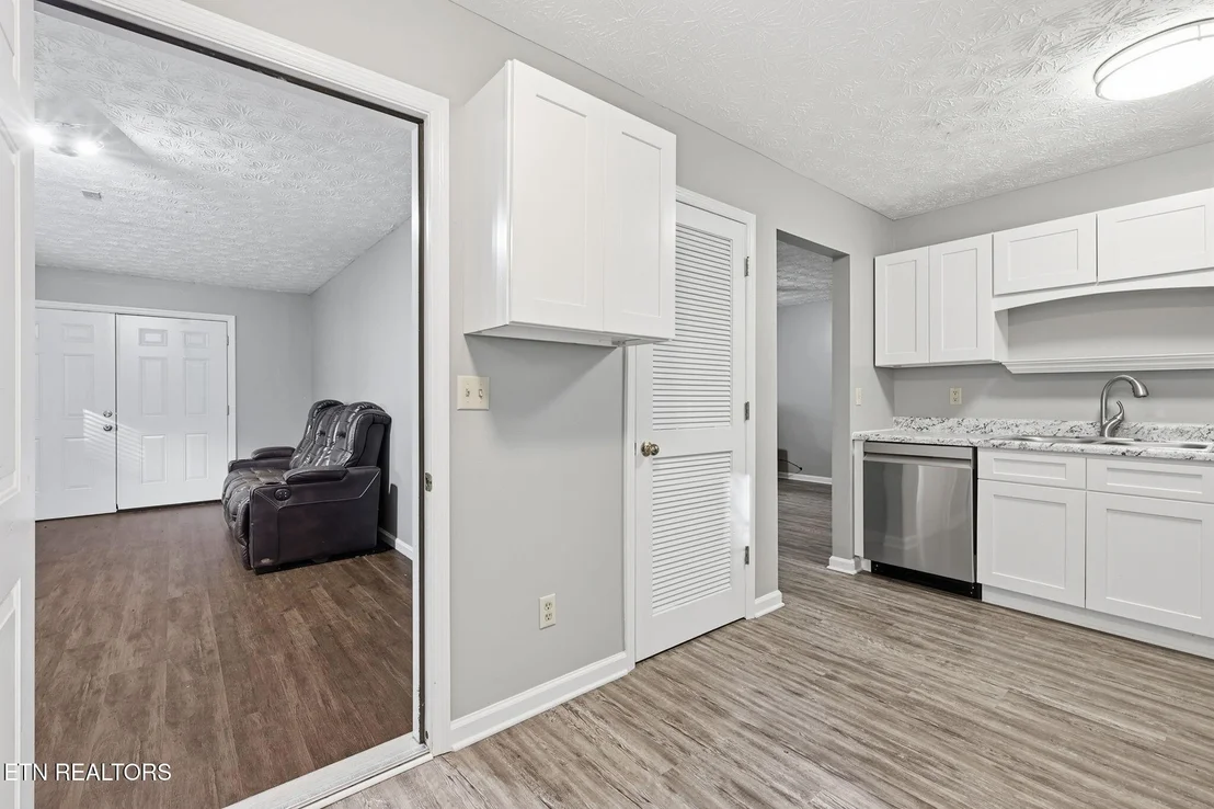 Photo of 5516 W Emory Rd