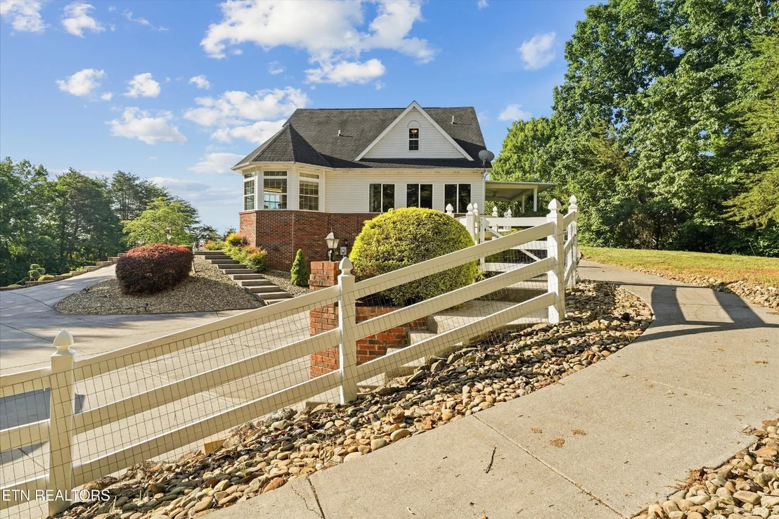 Photo of 619 Emerald Ave