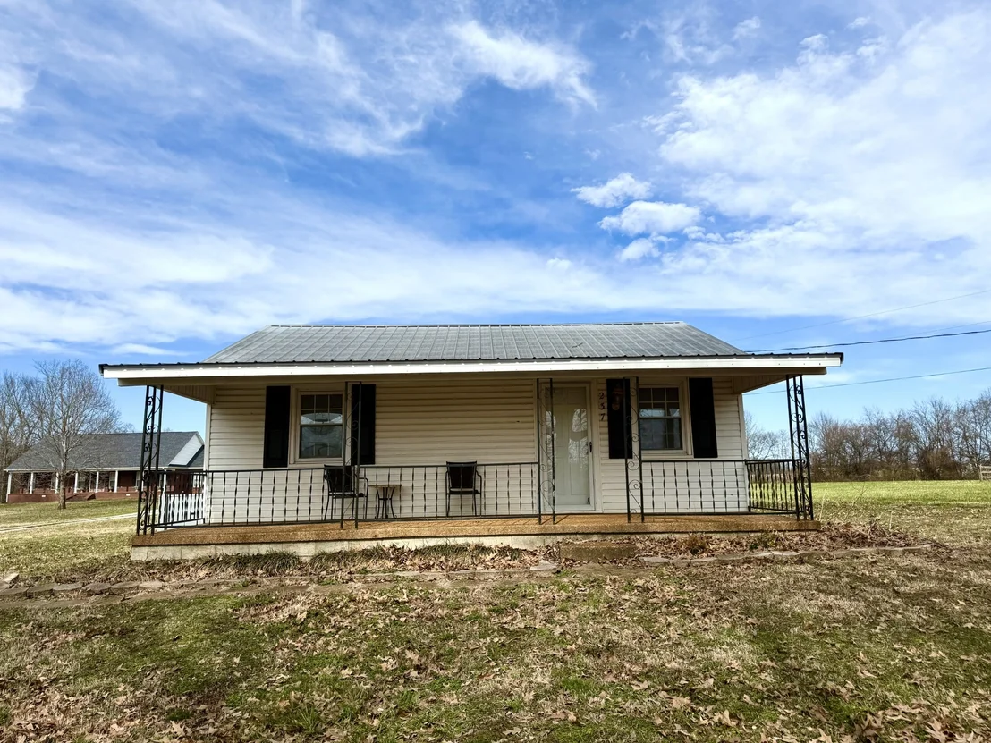 Photo of 237 County Farm Rd