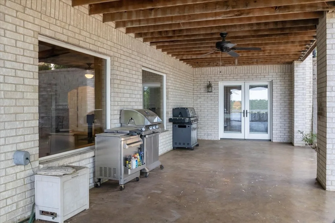 Photo of 867 River Oaks Dr