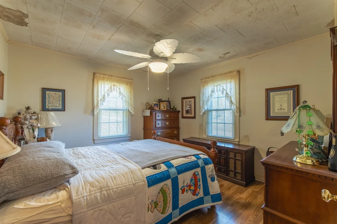 Photo of 605 Robinson Rd