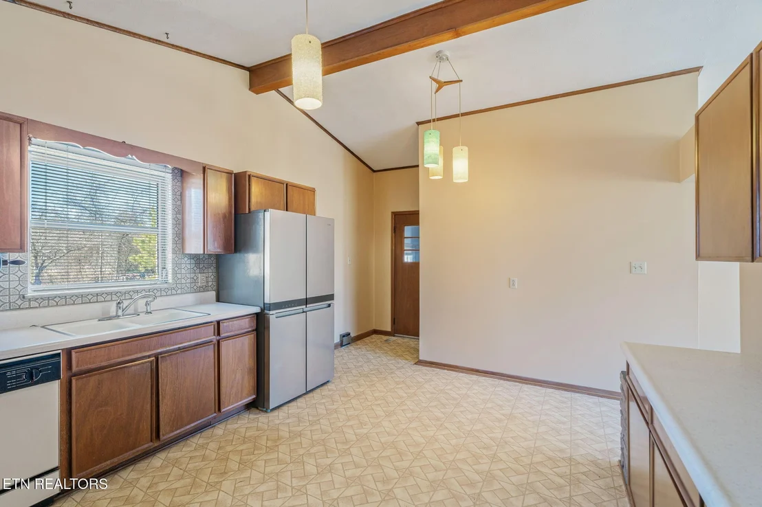 Photo of 7237 Oakmeade Rd