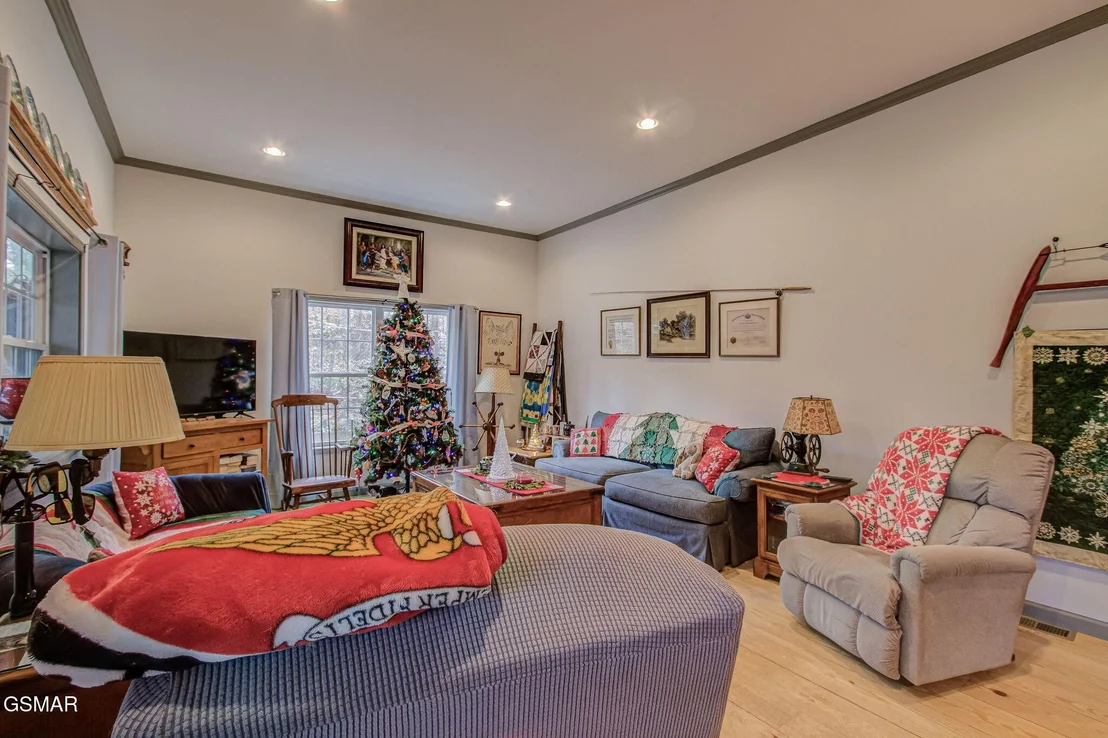Photo of 3875 Poplar Lane