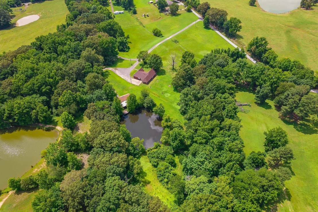 Photo of 135 DAVIS RD