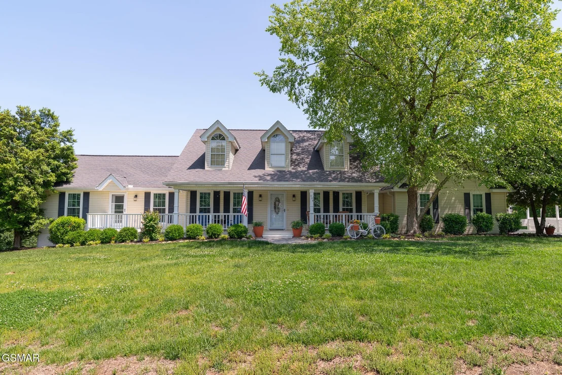 Photo of 884 River Cliff Drive