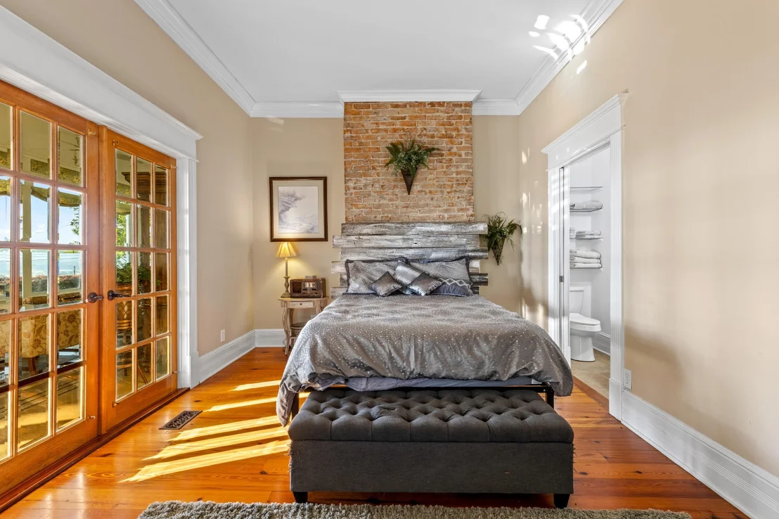 Photo of 46 N Crest Road