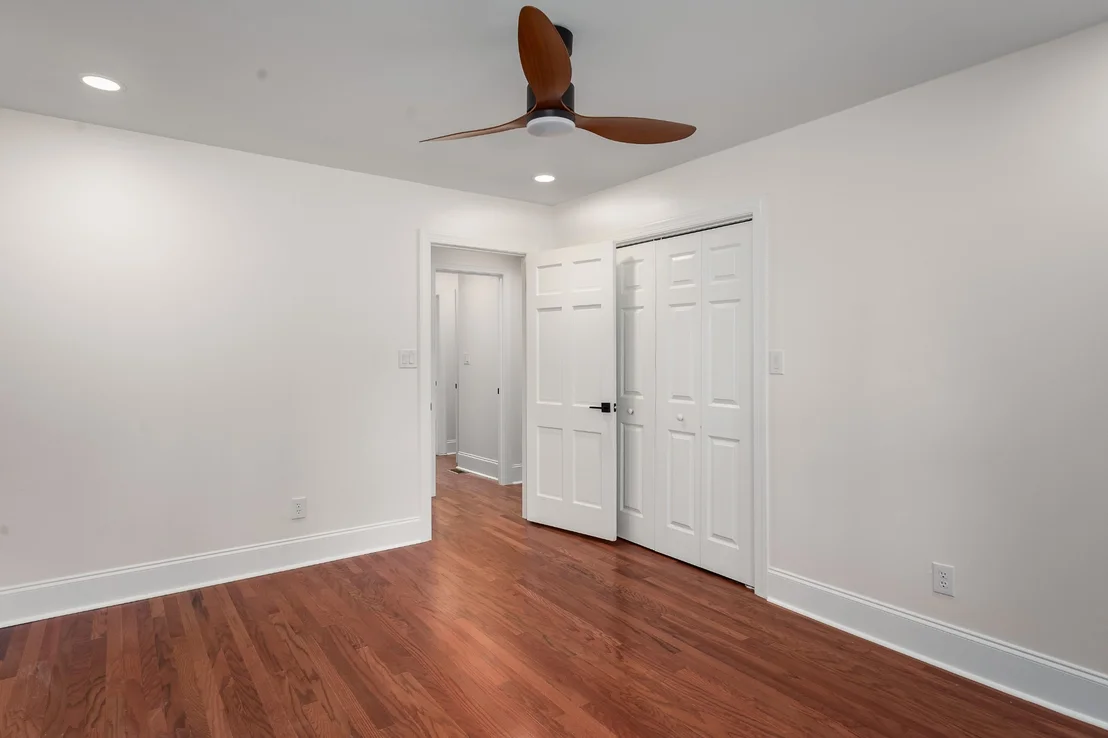Photo of 102 Colonial Dr