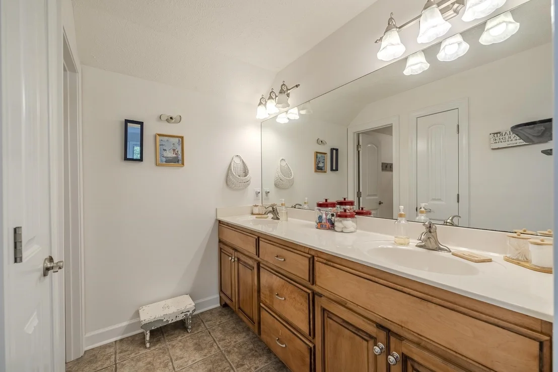 Photo of 120 KNOTTY OAKS TRL