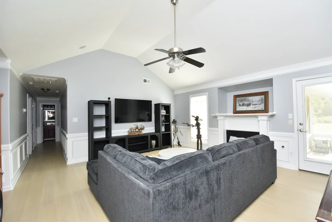 Photo of 114 Roxbury Dr