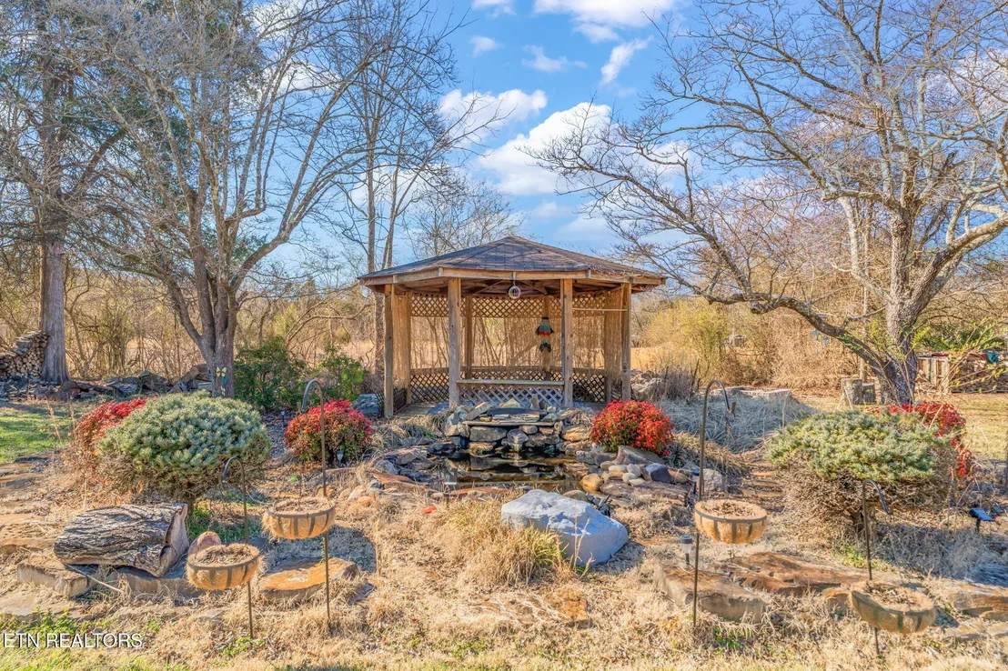 Photo of 7237 Oakmeade Rd