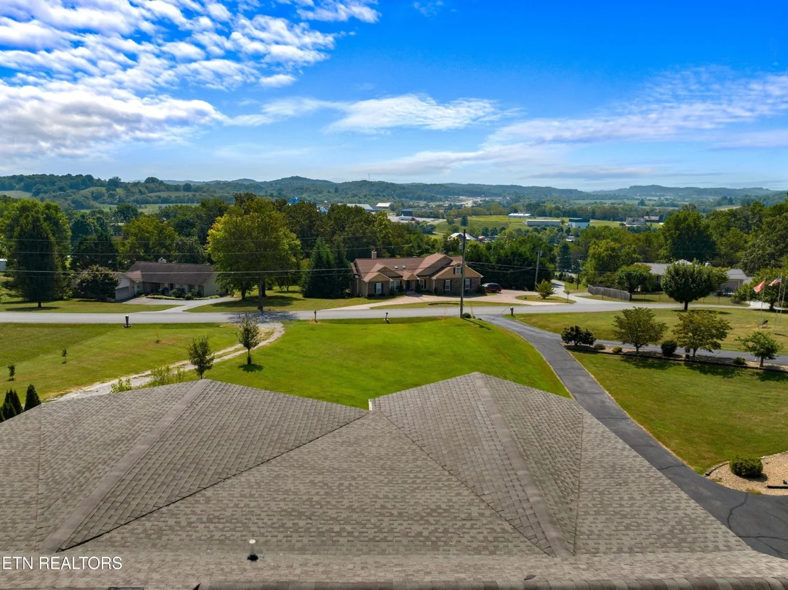 Photo of 386 White Oak Circle