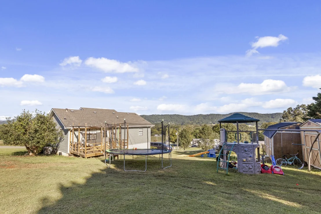Photo of 2077 Saunders Road