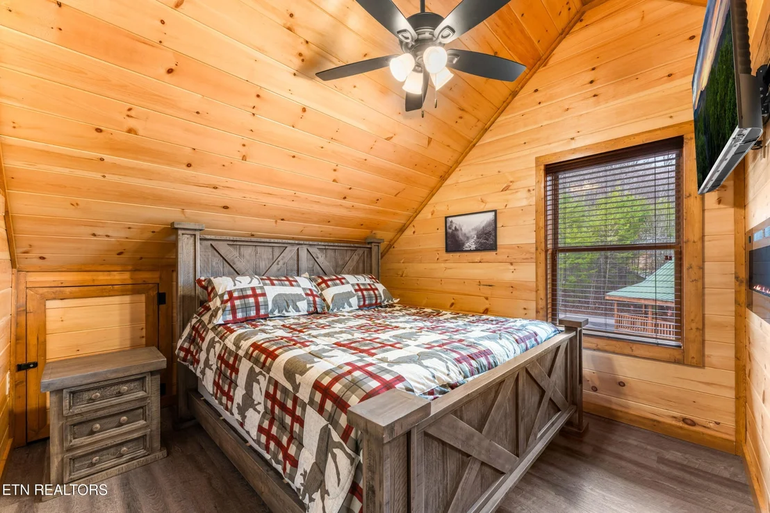Photo of 804 Peak Loop Way