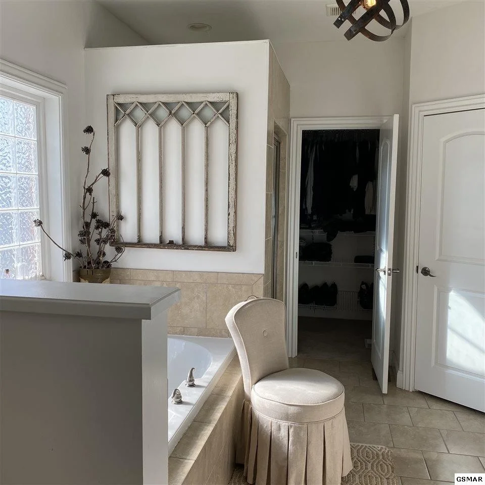 Photo of 1469 Robert Ridge
