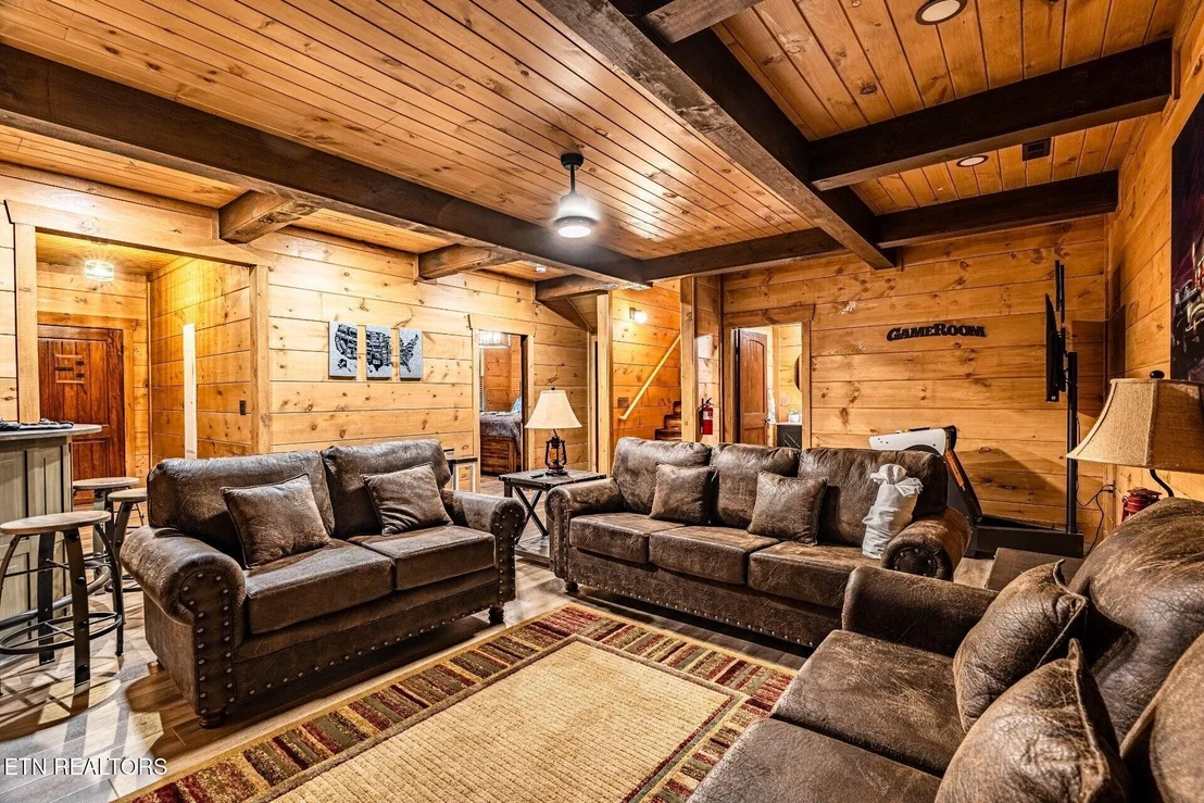 Photo of 615 Rainbow Rd