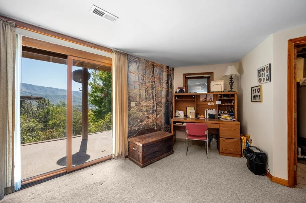 Photo of 2910 Mockingbird Way