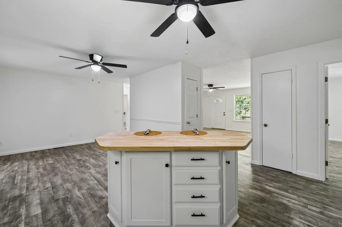 Photo of 619 Longbranch Rd