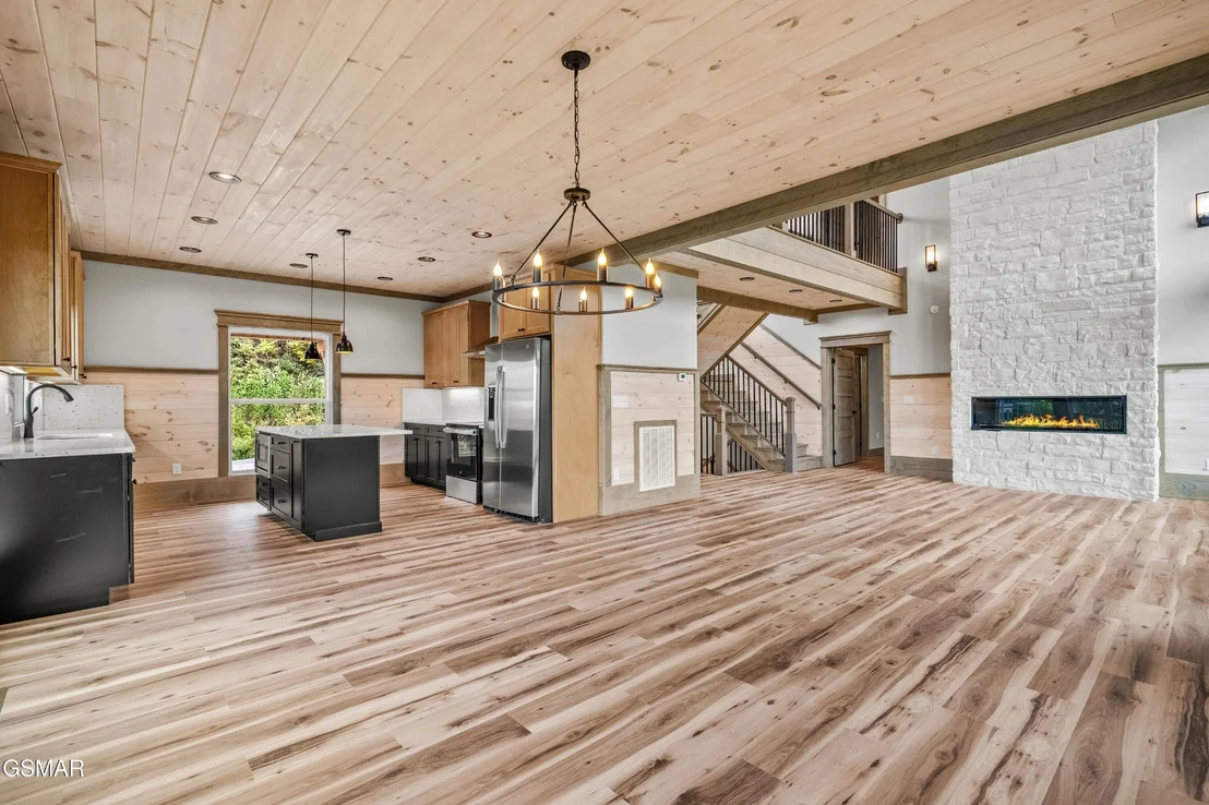 Photo of 745 Pinecrest Drive