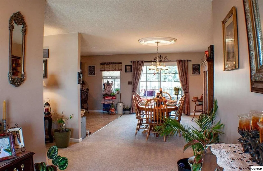 Photo of 807 WINDSTONE Drive