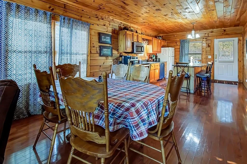 Photo of 1663 Little Cabin Loop
