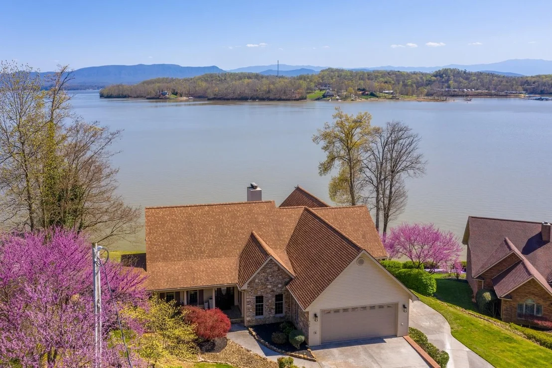 Photo of 950 Holtsinger Drive