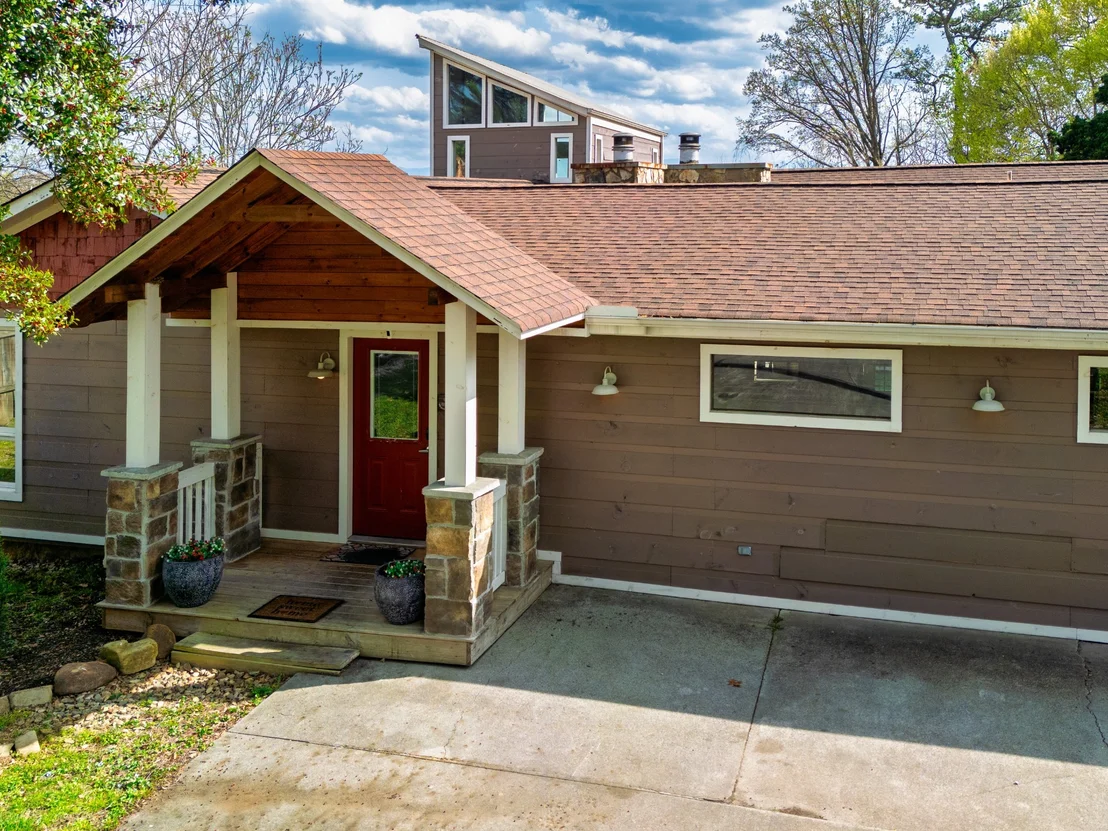 Photo of 812 Starlight Ln