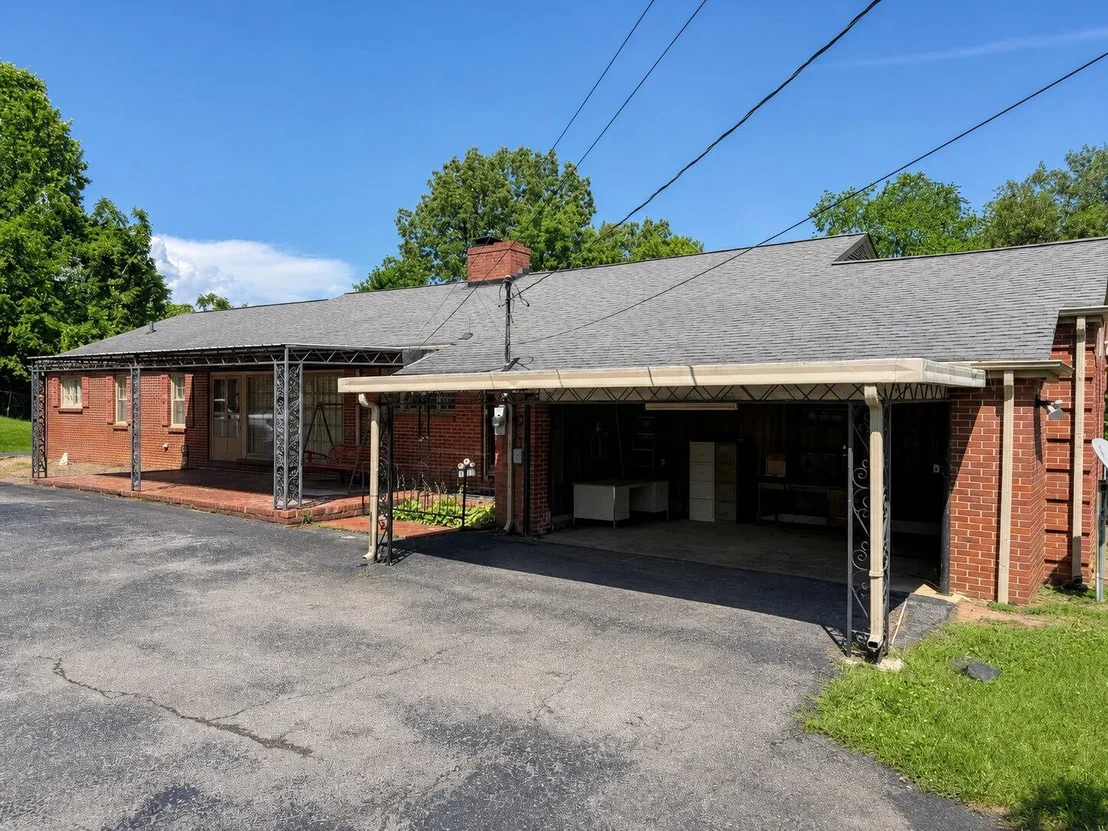 Photo of 105 3rd Ave E