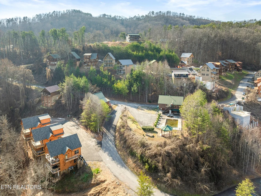 Photo of 804 Peak Loop Way