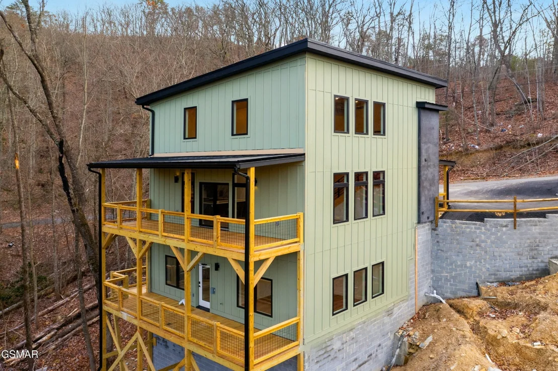 Photo of 2232 Spurling Road