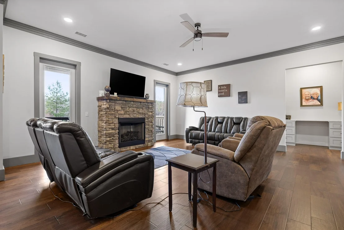 Photo of 2323 River Bluffs Drive