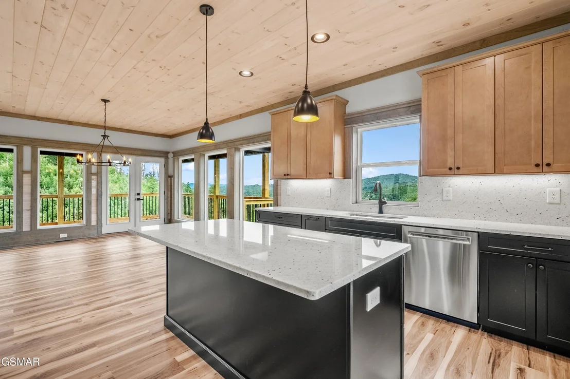Photo of 745 Pinecrest Drive