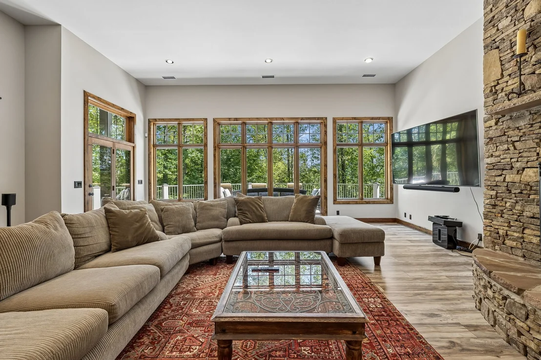 Photo of 2304 Backbone Rd