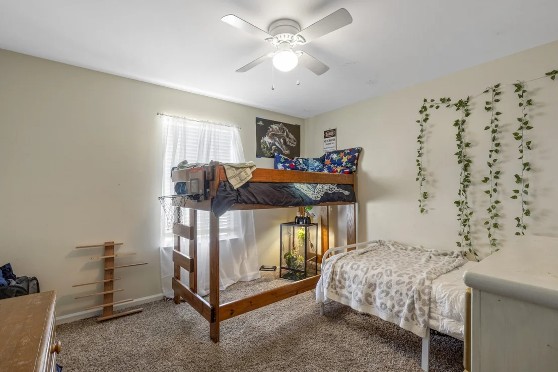 Photo of 2077 Saunders Road