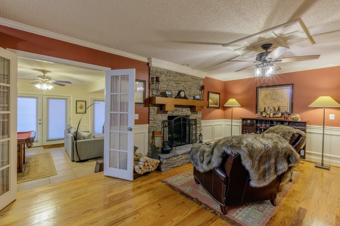 Photo of 801 Thomas Avenue