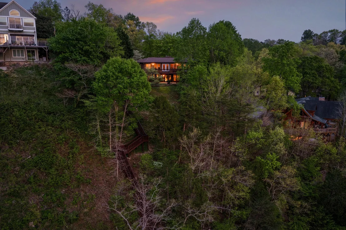 Photo of 979 Clift Cave Road