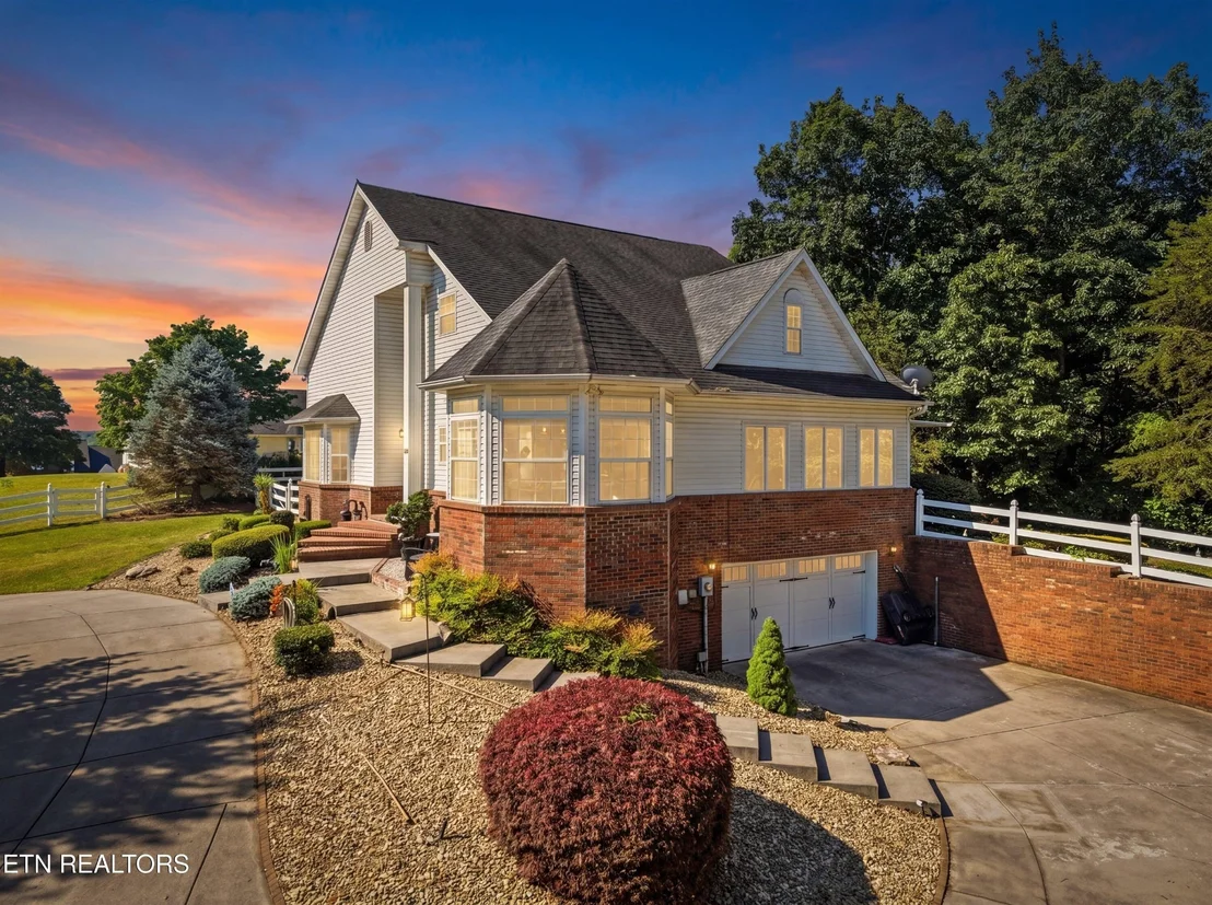 Photo of 619 Emerald Ave