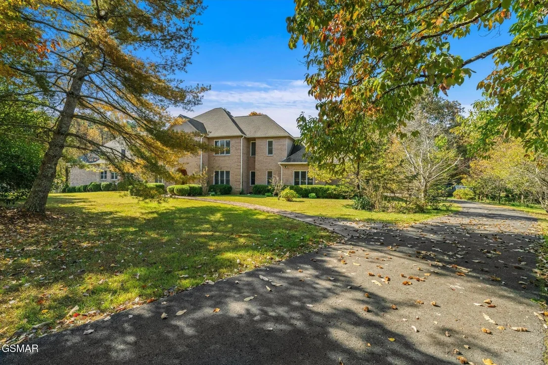 Photo of 1435 White Oak Drive