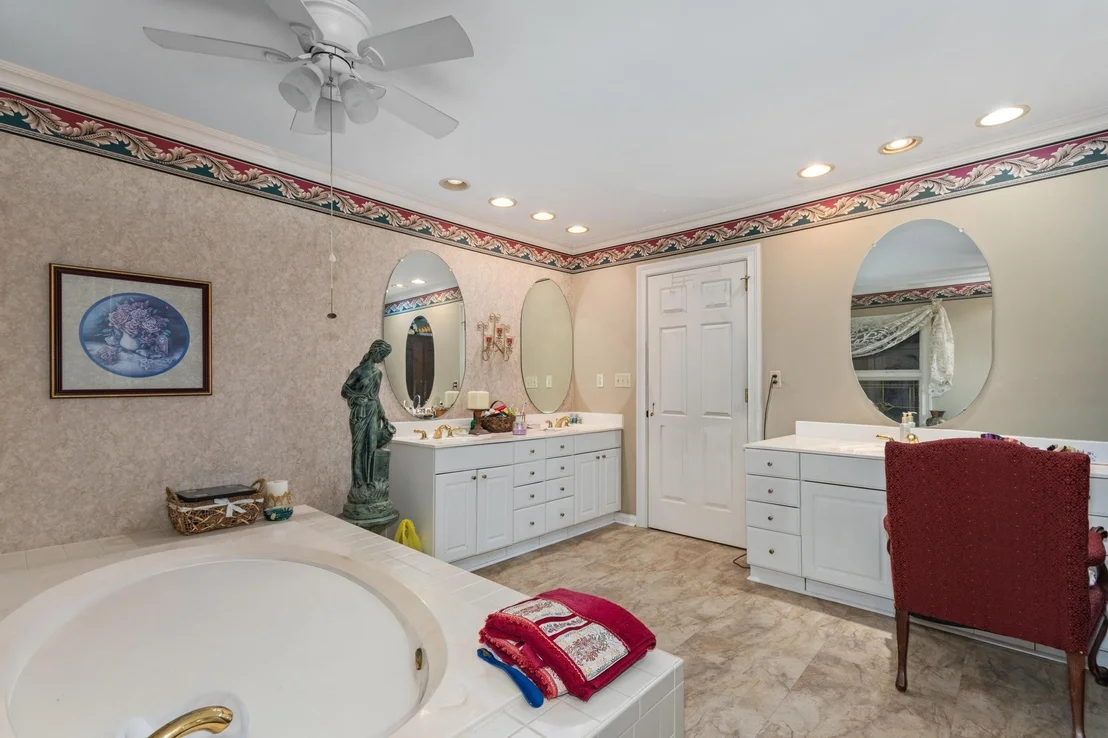 Photo of 225 Blue Springs Blvd