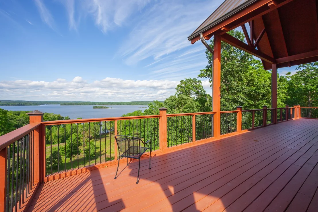 Photo of 685 River Oaks Dr